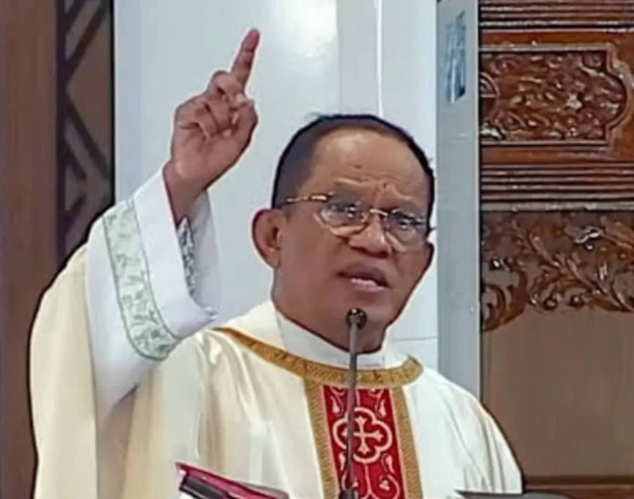 Ilustrasi berita BERITA UTAMA: Dari Mimbar Katedral Tiga Raja Timika, Pastor Amandus Soroti Ulah Makelar Tanah yang Dibekingi Aparat Negara