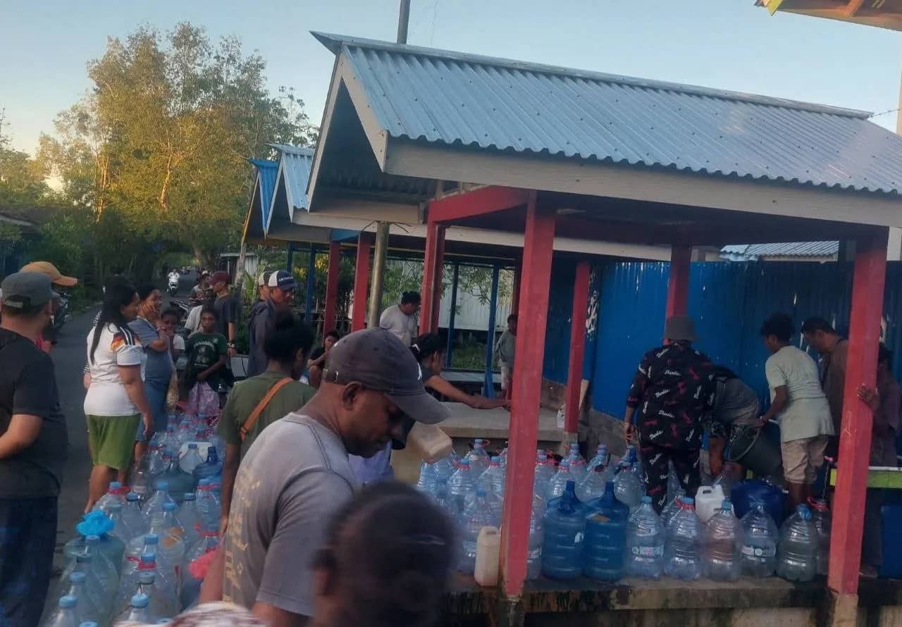 Ilustrasi berita Papua: Musim Kemarau Melanda Asmat, Warga Berbondong-bondong Antre di Sejumlah Titik Sumber Air Bersih
