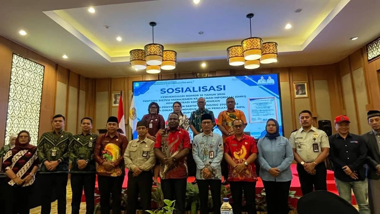 Ilustrasi berita Mimika: Disdukcapil Mimika Raih Sertifikat ISO 27001:2022, Bukti Komitmen Lindungi Data Kependudukan