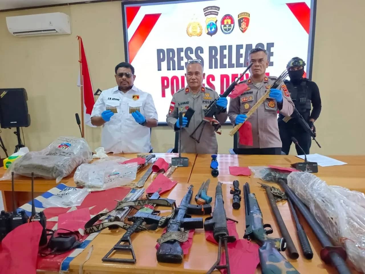 Ilustrasi berita Papua Tengah: Perburuan DPO MM Berlanjut, Polres Deiyai Kembali Sita Senpi Rakitan dan Puluhan Amunisi