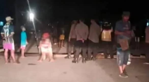 Ilustrasi berita Mimika: Buntut Kasus Penikaman di Pelabuhan Pomako, Warga Palang Sejumlah Titik Jalan di Distrik Mimika Timur
