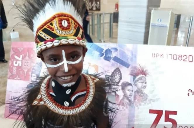 Ilustrasi berita BERITA UTAMA: Bocah Papua yang Fotonya Tampil di Uang Pecahan Rp 75 Ribu Ingin Jadi Pilot