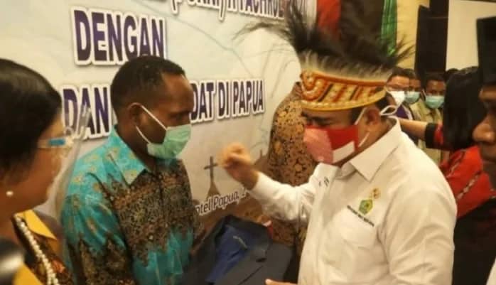 Ilustrasi berita BERITA UTAMA: Menteri Agama Berikan Beasiswa Bagi 253 Anak Asli Papua