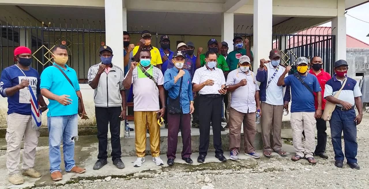 Ilustrasi berita Mimika: Bebankan Dana Desa, Forum Kepala Kampung dan Perangkat di Mimika Tolak Pelatihan Aplikasi Lawan Covid 19