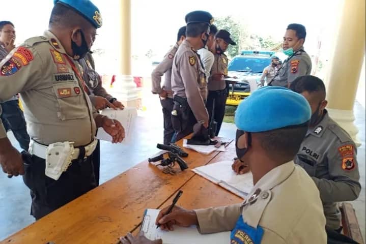 Ilustrasi berita BERITA UTAMA: Jangan Sampai Disalahgunakan, Senjata Api Milik Anggota Polres Mamteng Diperiksa