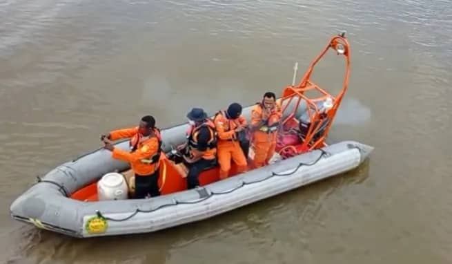Ilustrasi berita Mimika: Kesaksian Penumpang Selamat, Tim SAR Kantongi Penyebab Longboat Tenggelam di Muara Amar