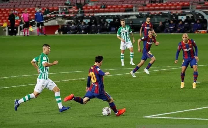 Ilustrasi berita Olahraga: Kontrak akan Habis, Gerard Pique Minta Lionel Messi Bertahan di Barcelona