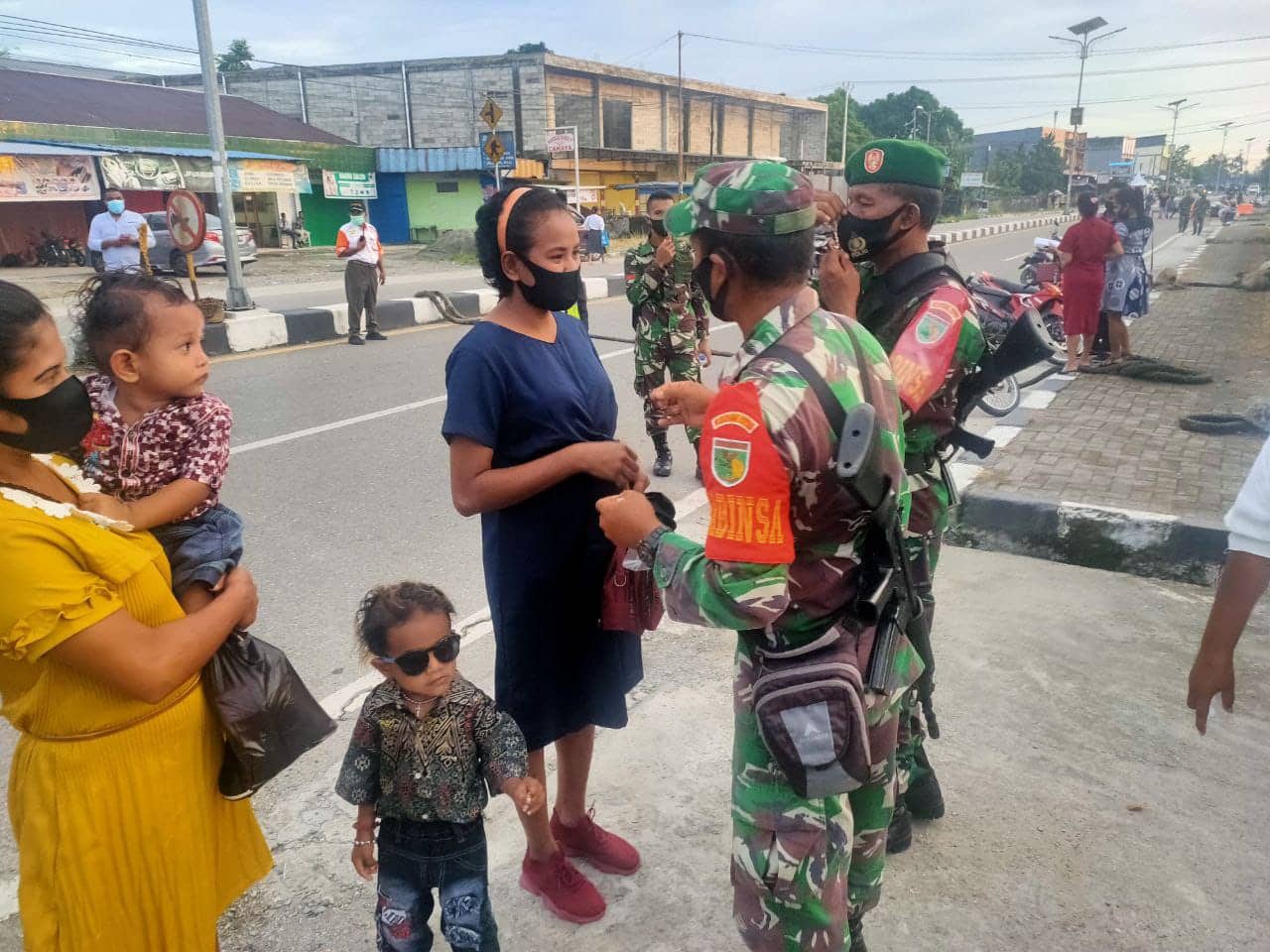 Ilustrasi berita Mimika: Natal Sudah Lewat, Aparat Gabungan TNI/Polri Tetap Ketat Periksa Warga yang Masuk Gereja