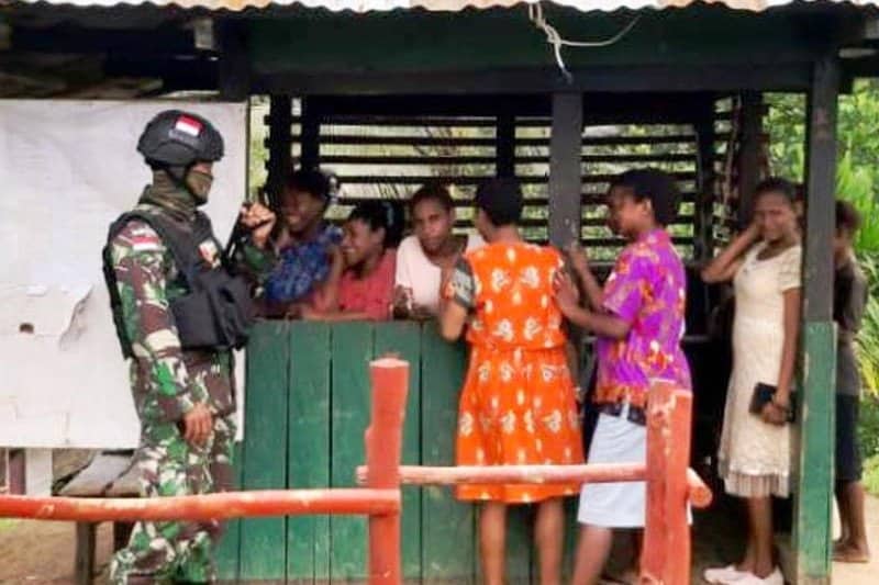 Ilustrasi berita Uncategorized: Satgas Pamtas Yonif 516/CY patroli simpatik di perbatasan RI-PNG