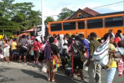 Ilustrasi berita Mimika: Ekonomi Belum Membaik Setelah 10 Bulan Mengungsi, Warga 3 Kampung Kembali Mendulang di Kali Kabur
