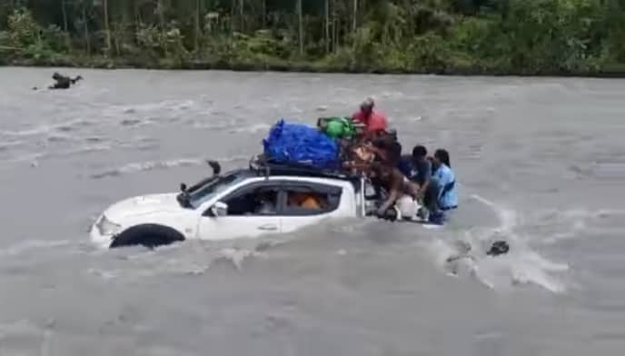 Ilustrasi berita Papua: Beredar Video Mobil Hanyut di Sungai Kabur, Apakah Ada Korban Meninggal? Ini Penjelasan Kapolres