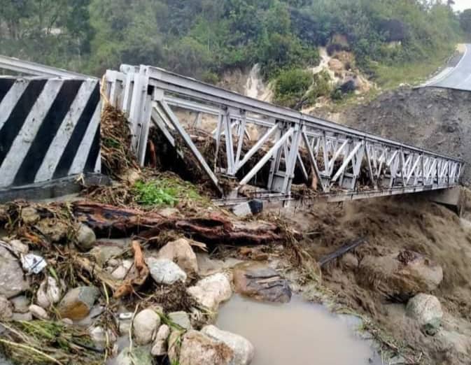 Ilustrasi berita Papua: Banjir Bandang dan Longsor, Akses Jalan Darat Jayapura ke Wamena Putus