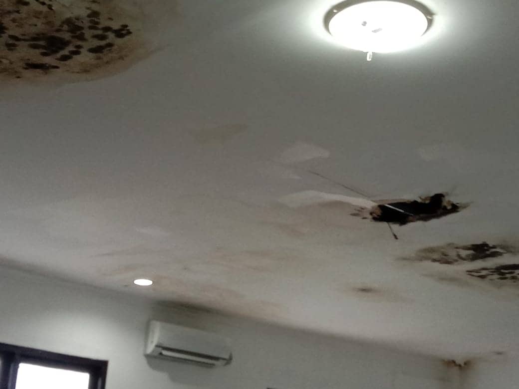 Ilustrasi berita Mimika: Renovasi Habiskan Dana Lebih 5 Miliar, Atap Kantor DPRD Mimika Bocor Dimana-mana