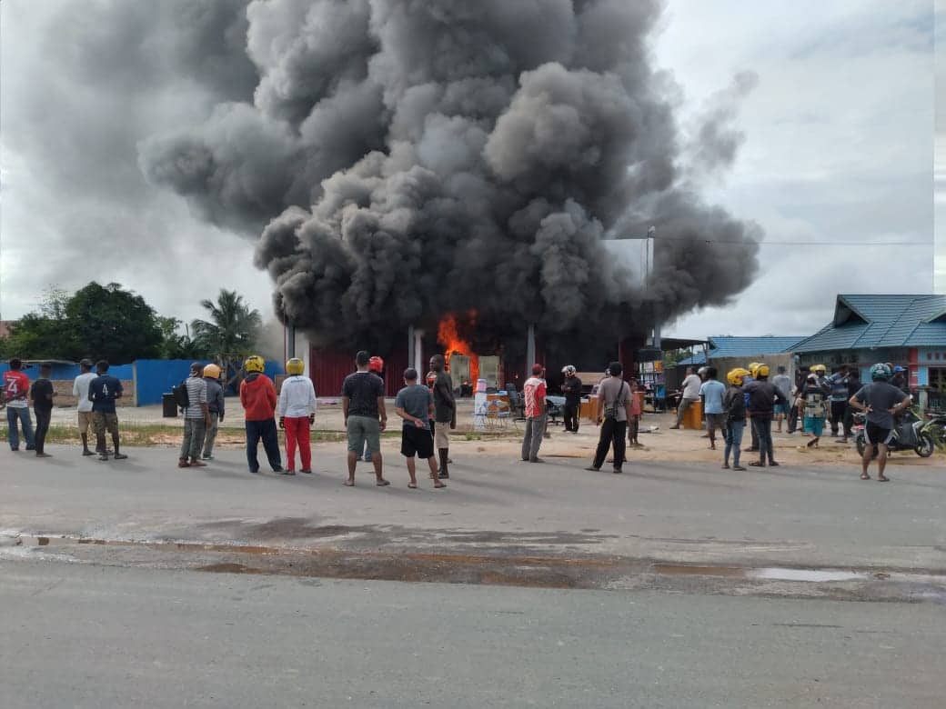 Ilustrasi berita Papua: Kebakaran Hebat !!! Dilalap ‘Si Jago Merah' Kantor BKPSDM Mappi Ludes Terbakar