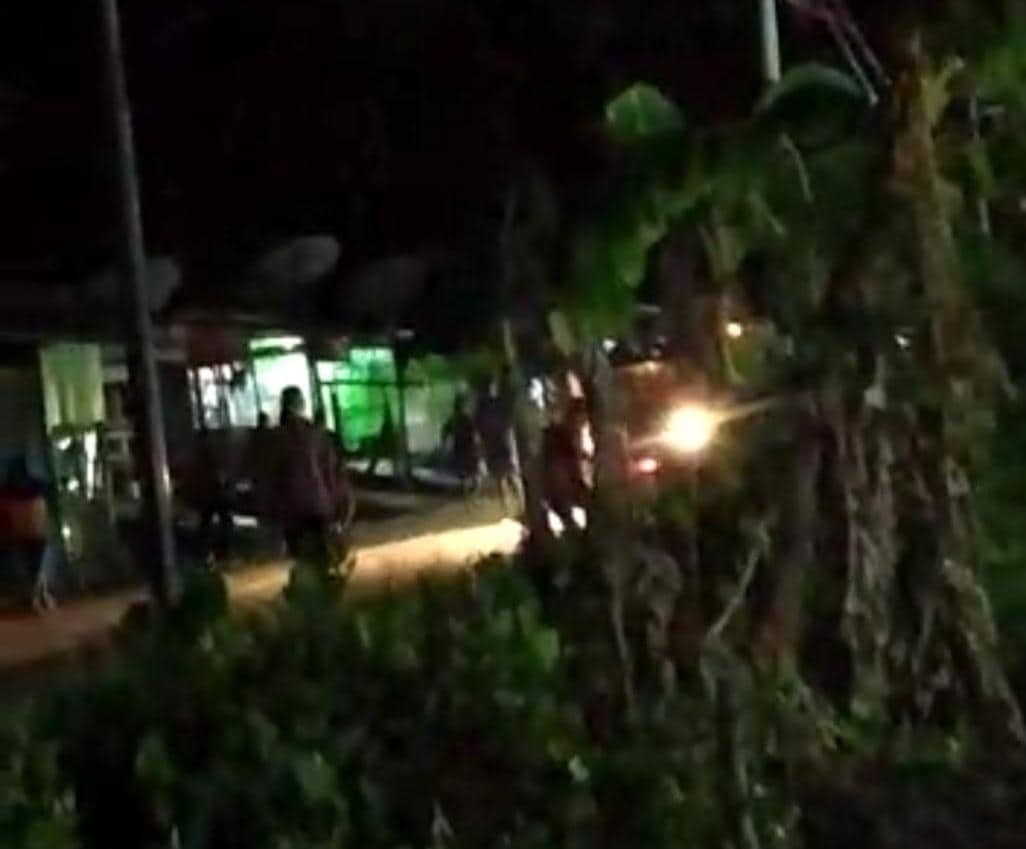 Ilustrasi berita Mimika: Pemabuk Pingsan Usai Dipukul Kayu Balok dan Tembakan Peringatan Picu Warga Palang Jalan Pomako