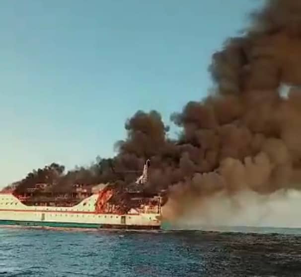 Ilustrasi berita Nasional: Breakingnews !!! Kapal Berpenumpang 118 Orang Terbakar di Maluku Utara
