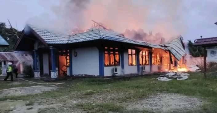Ilustrasi berita Mimika: Mengerikan !!! Beredar Foto-foto Bandara Ilaga yang Dibakar Teroris KKB