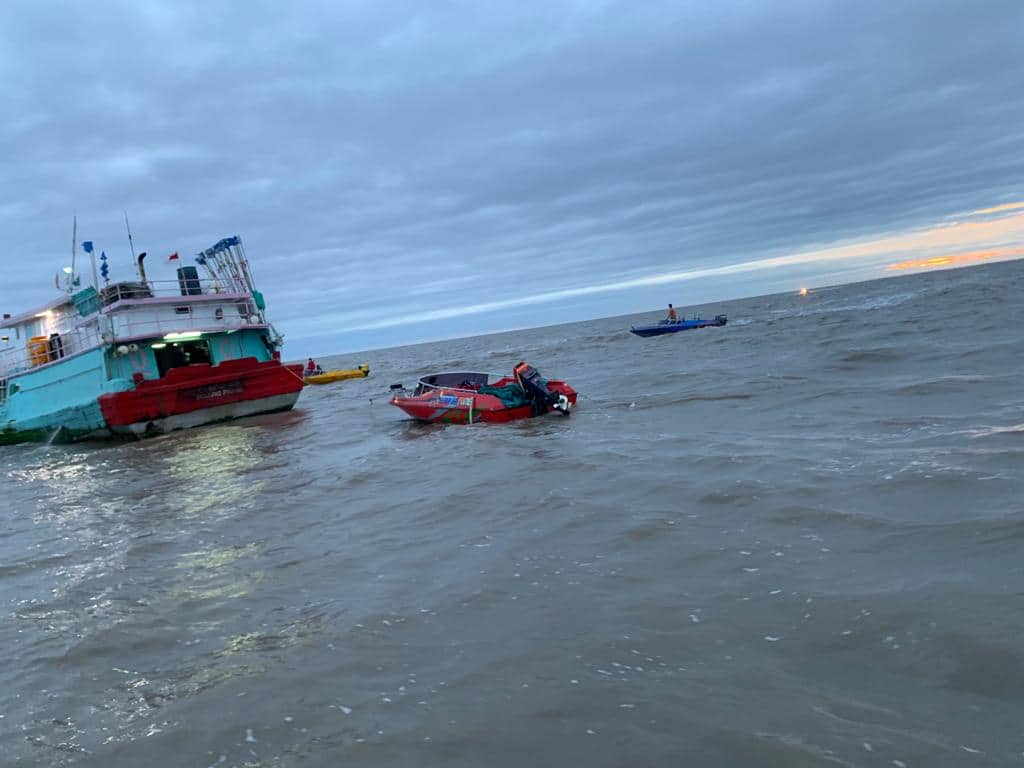 Ilustrasi berita Mimika: Begini Penampakan Pertamakali Kapal Ikan Temukan Speedboat yang Sedang Terapung di Tengah Laut