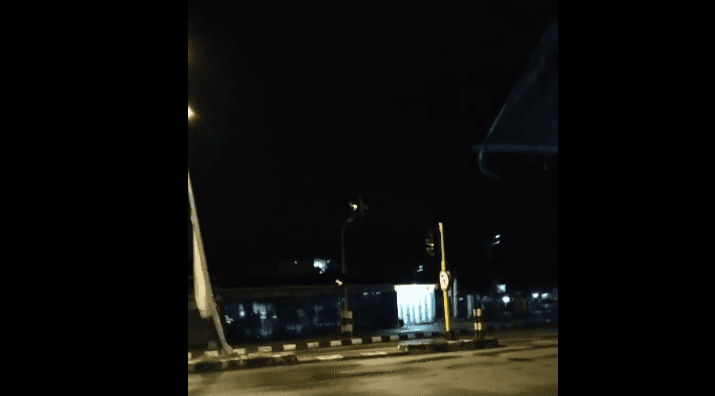 Ilustrasi berita Mimika: Speaker di Lampu Merah Timika Mengganggu, Saat Orang Terlelap Tidur Jam 1 Malam Soundnya Masih 'Berisik"