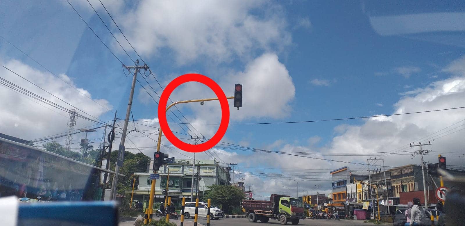 Ilustrasi berita Mimika: Hanya Timbulkan Kebisingan, Keberadaan Sound Traffic Light di Kota Timika Dinilai Sangat Mengganggu