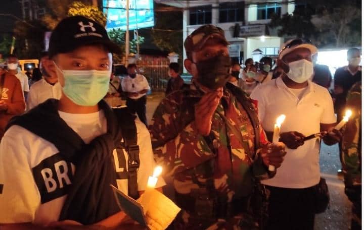 Ilustrasi berita Papua: Ratusan Nakes Gelar Aksi Bakar Lilin, Bacakan Empat Point Tuntutan, Nomor 3 Wajib