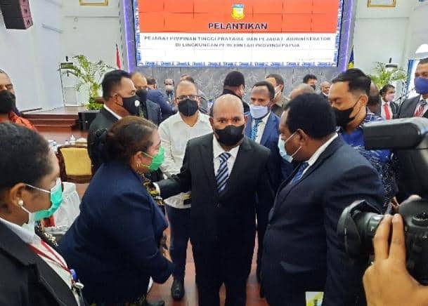 Ilustrasi berita Mimika: Gubernur Lukas Enembe Sampaikan Duka Cita Mendalam Gugurnya Nakes Kiwirok