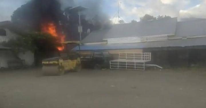 Ilustrasi berita Papua: Meski Api Membubung Tinggi Namun Kantor Airnav Sugapa Tidak Terbakar, Begini yang Terjadi…