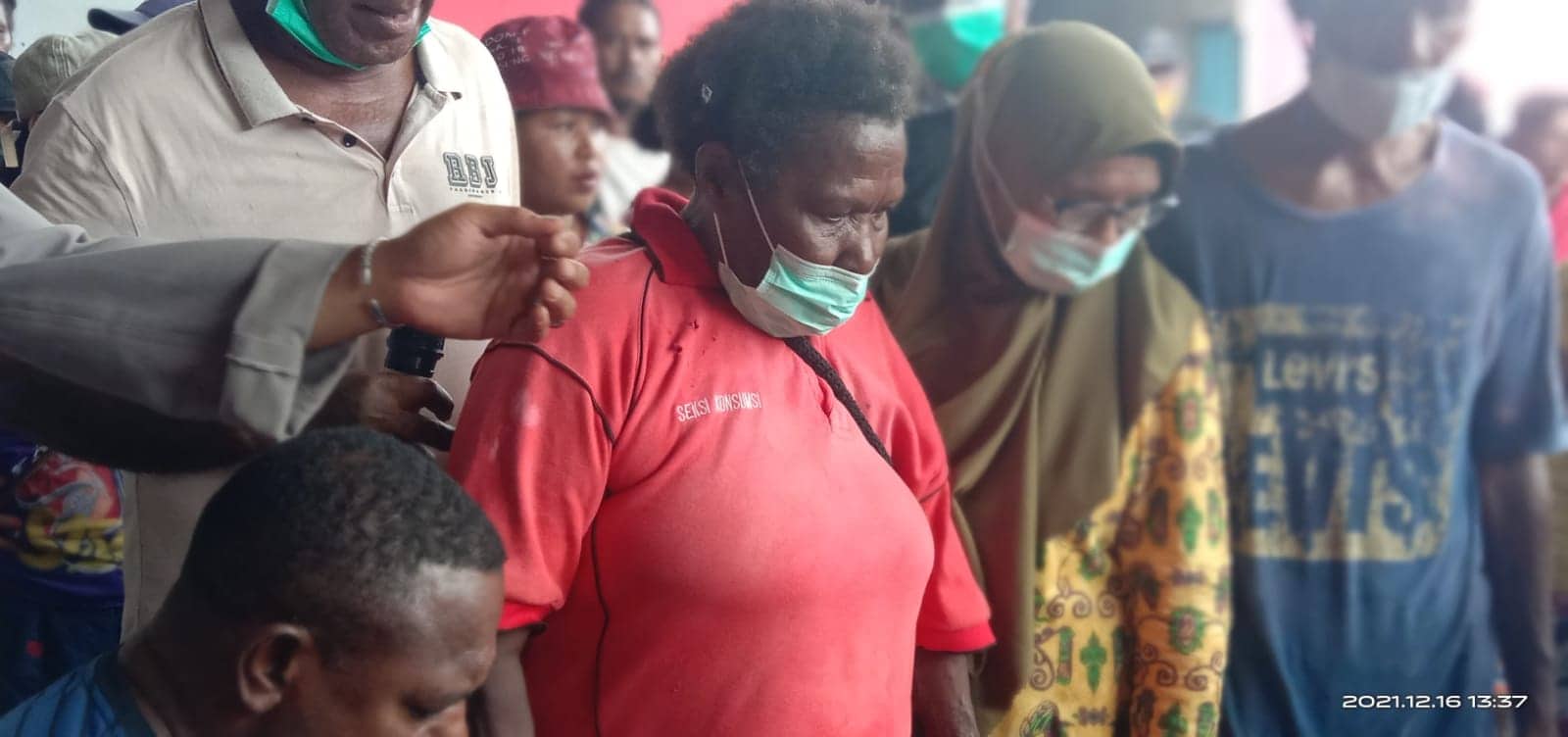 Ilustrasi berita Mimika: Peserta Serbuan Vaksin di Nawaripi Dapat Minyak Tanah dan Telur Ayam Gratis, Mama Modesta: Ringankan Beban Jelang Natal