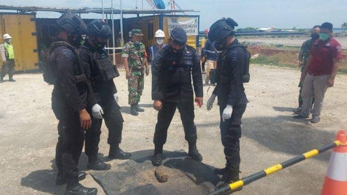 Ilustrasi berita Nasional: Pekerja Temukan Bahan Peledak di Proyek Conveyor Freeport, Polisi Turunkan Tim Penjinak Bom
