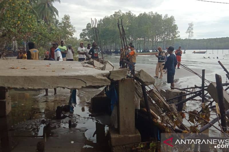 Ilustrasi berita Mimika: BPBD Mimika Salurkan Bantuan Bahan Pokok Untuk Korban Banjir Rob
