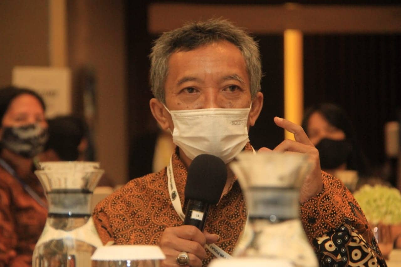 Ilustrasi berita Papua: Gubernur Enembe dan Sekum KONI Kenius Kogoya Diberi Penghargaan Inisiator Olahraga Indonesia 2022
