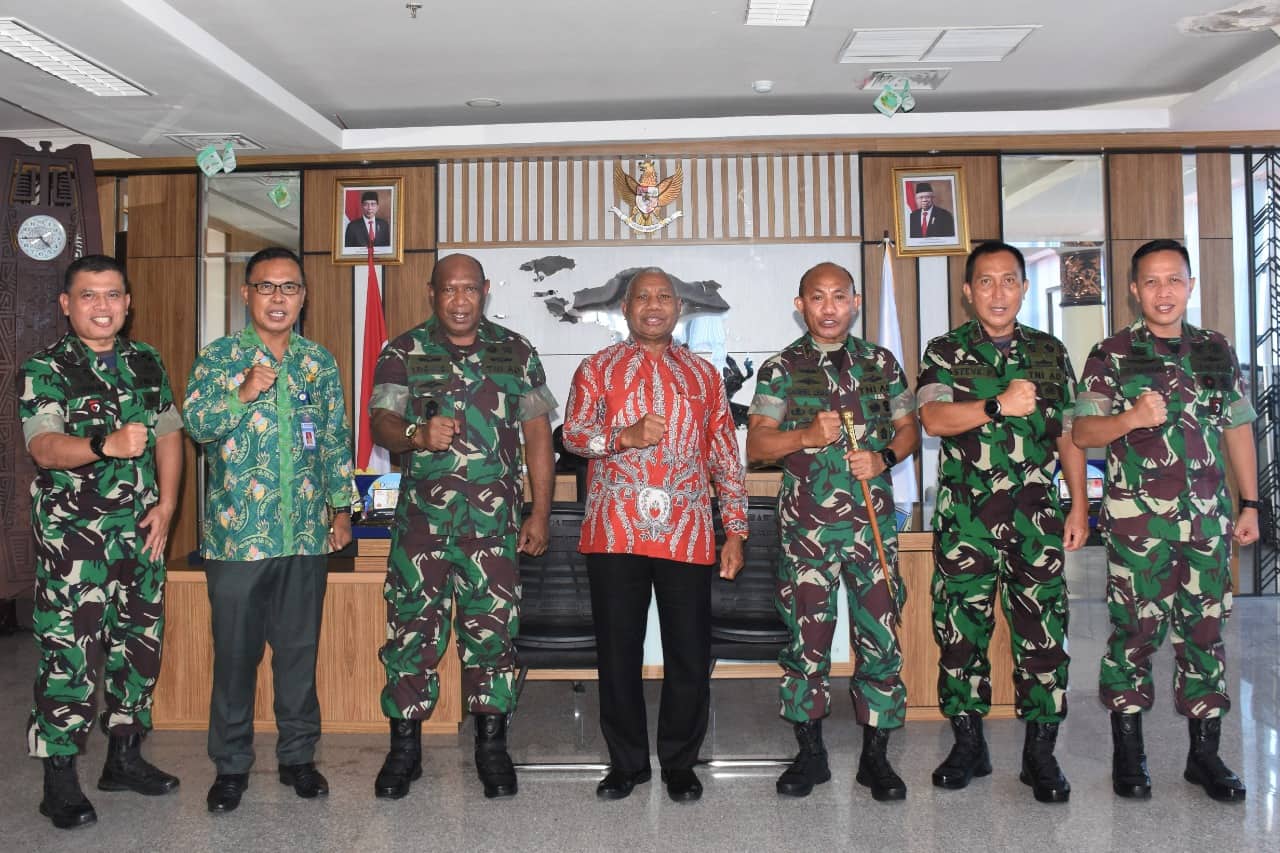 Ilustrasi berita Papua: Audiensi Dengan Gubernur Mandacan, Pangdam Kasuari Diskusi Pembangunan Papua Barat