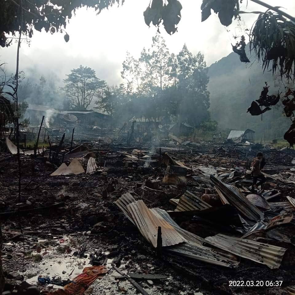 Ilustrasi berita Papua: Kamp Dibakar KKB, Para Pendulang Terpaksa Mengungsi ke Lokasi 99