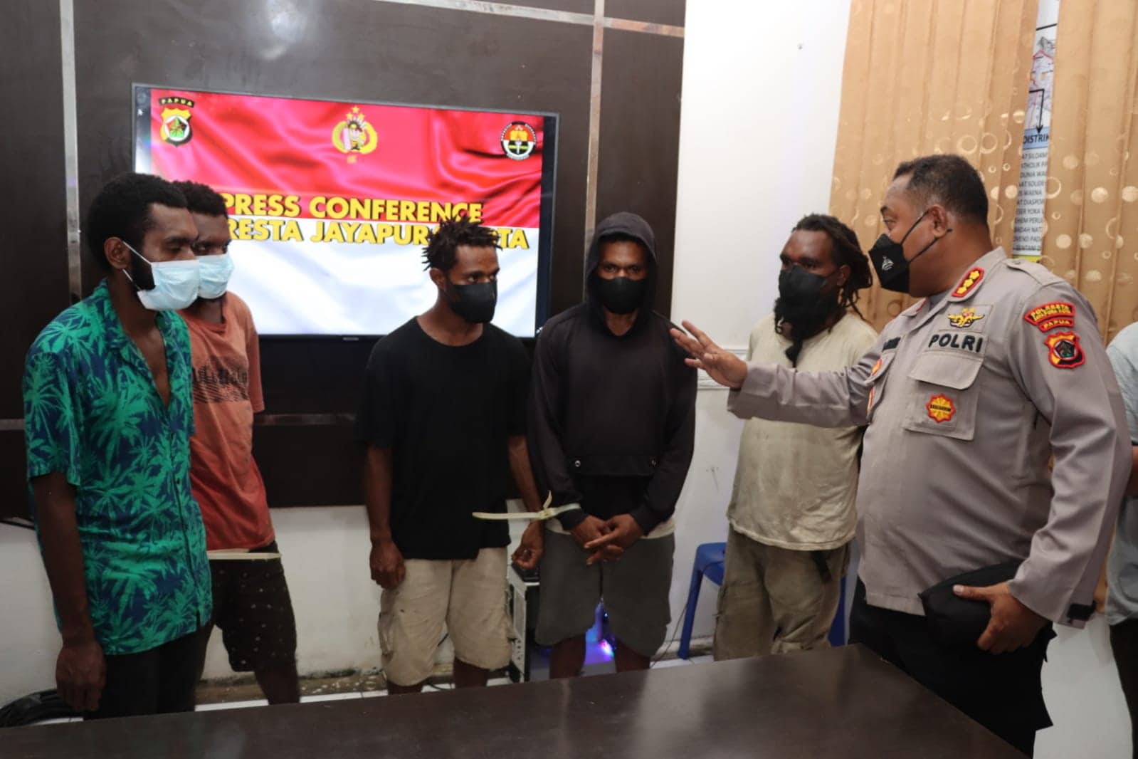 Ilustrasi berita Papua: Amankan Prosesi Pemakaman, Polisi di Jayapura Diseret ke Kuburan, 92 Warga Diperiksa, 5 Orang Jadi Tersangka