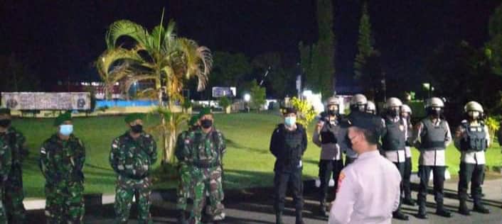 Ilustrasi berita Papua: Tekan Kriminalitas, Personil Gabungan TNI-Polri Amankan Orang Mabuk dan Sita Puluhan Senjata Tajam