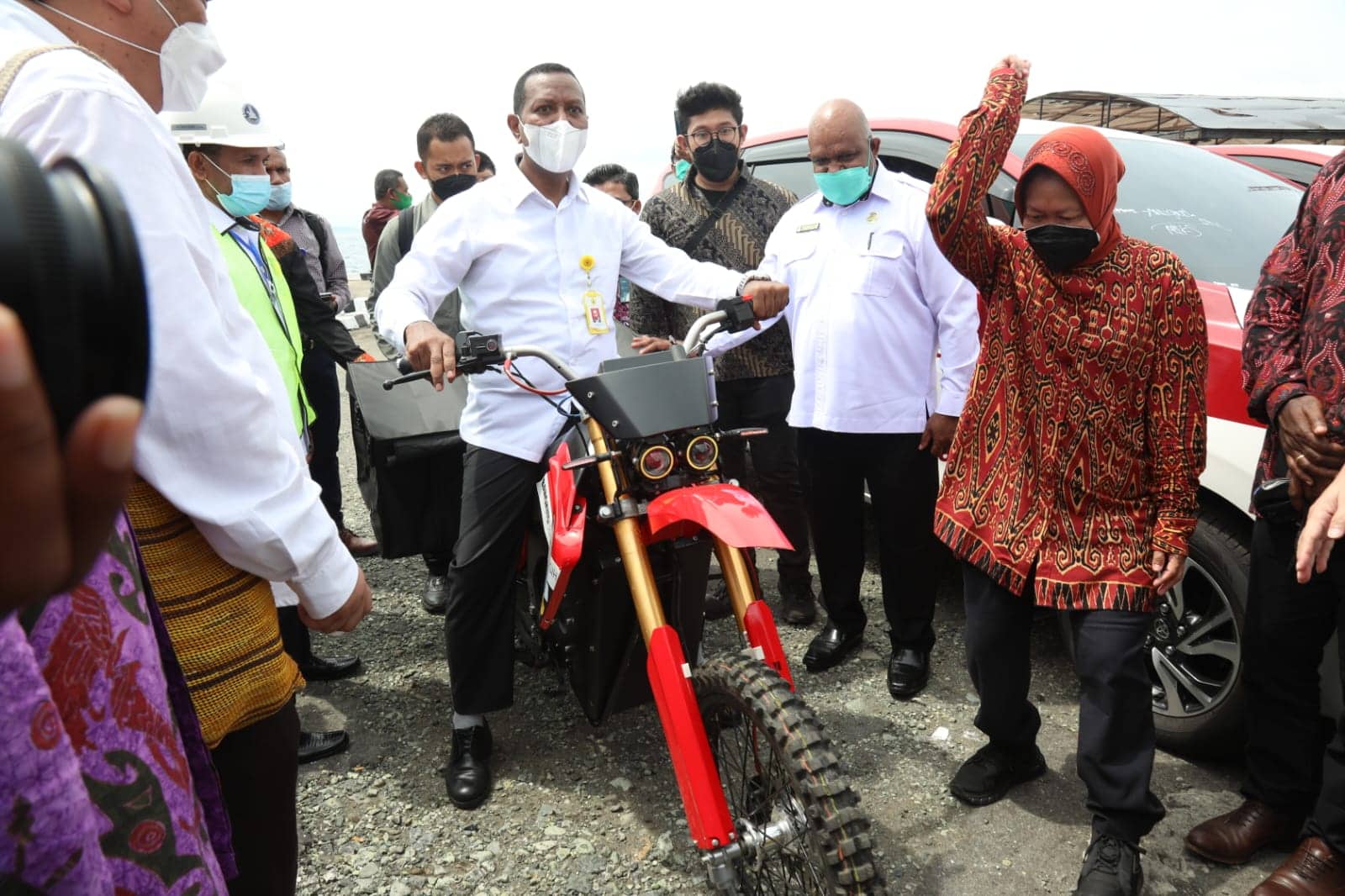 Ilustrasi berita Papua: Mensos Serahkan Bantuan Kapal dan Motor Listrik untuk Dorong Kemandirian Ekonomi Masyarakat Papua