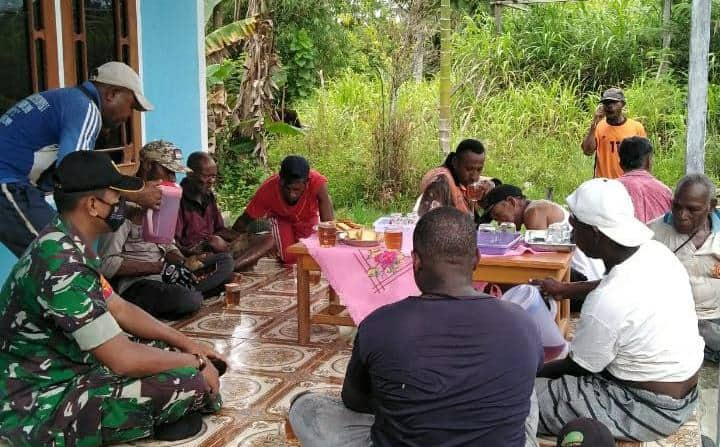 Ilustrasi berita Papua: Cuaca Ekstrim Hujan Angin Landa Yapen Timur, Babinsa Turun Lapangan Himbau Warga Waspadai Bencana