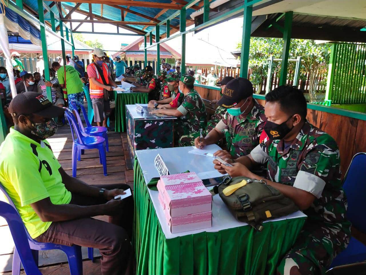 Ilustrasi berita Papua: 400 PKL, Warung dan Nelayan di Kabupaten Asmat Terima Dana BTPKLWN TNI