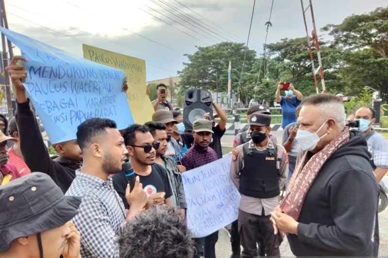 Ilustrasi berita Papua: Masyarakat Sambut Paulus Waterpauw Minta Kesediaan Jadi Plt Gubernur