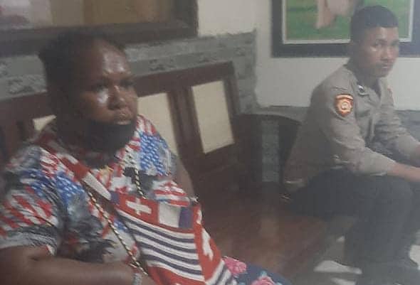 Ilustrasi berita Mimika: Seorang Istri Ditemani Suami Cari "Rejeki" Bernilai Ratusan Ribu di Area Gorong-gorong, Malah Kehilangan Barang Bernilai Puluhan Juta