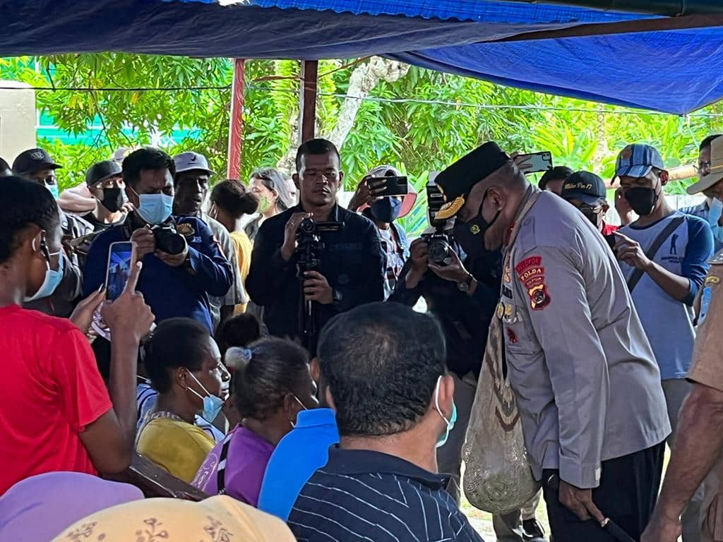 Ilustrasi berita Papua: Ratusan Warga Pesisir Demta Dapat Beras, Sepeda Motor dan SIM Setelah Divaksin
