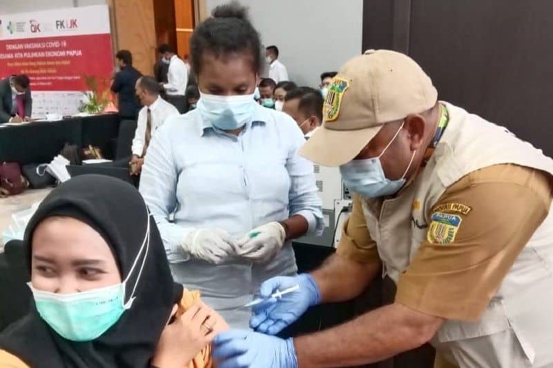 Ilustrasi berita Papua: Vaksinator Covid-19 Papua Sempat Diancam Warga Saat Bertugas di Nduga
