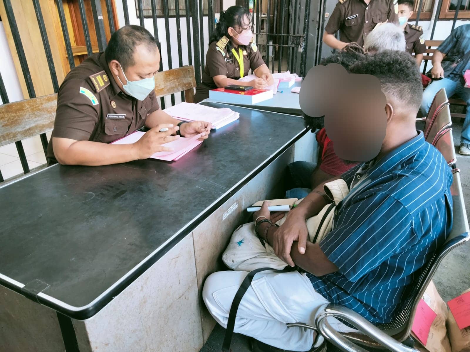 Ilustrasi berita Papua: Lima Tersangka Kasus Pengeroyokan Anggota Polri Diserahkan ke Jaksa