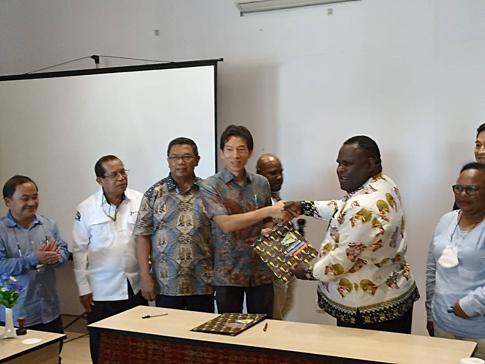 Ilustrasi berita Mimika: Lanjutkan Kerjasama Dengan YPMAK Kelola Sekolah Asrama Taruna Papua, Yayasan Lokon Datangkan Guru dari Filipina