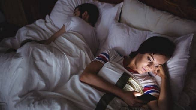 Ilustrasi berita Nasional: Mantan Kades Pusungnge di Bone Ketiban Sial, Gagal Terpilih Malah Diceraikan Istri, Diam-diam Telepon Hingga Larut Malam