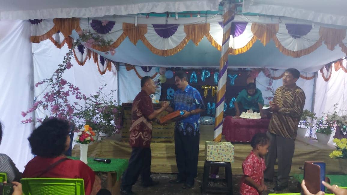 Ilustrasi berita Mimika: Ikut Merintis Awal Sentra Pendidikan SP 5, Minta Guru ASN Jangan Ditarik, Sosok Bonevasius Nong, Guru Perintis dari NTT di Tanah Mimika Wee (2/habis)