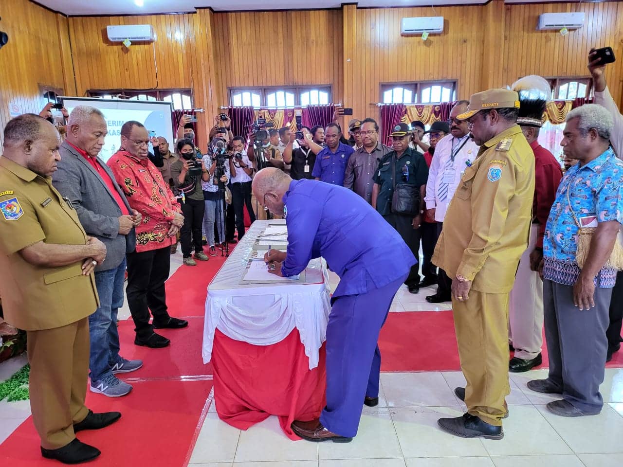 Ilustrasi berita Papua: Aset Resmi Diserahkan, Wamendagri Ajak Semua Pihak Dukung Pembentukan Papua Tengah
