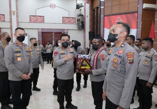 Ilustrasi berita Papua: Usai Tugas di Sumatera Utara, 30 Bintara Noken Dikembalikan ke Polda Papua dan Papua Barat