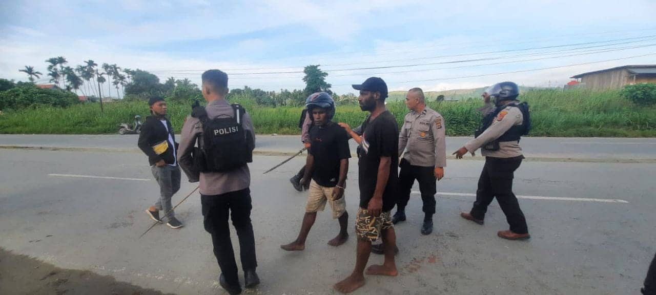 Ilustrasi berita Papua: Akibat Mabuk, Dua Kelompok Warga Bentrok di Sentani, Satu Orang Tewas, Pemicunya Korban Hendak Perkosa…