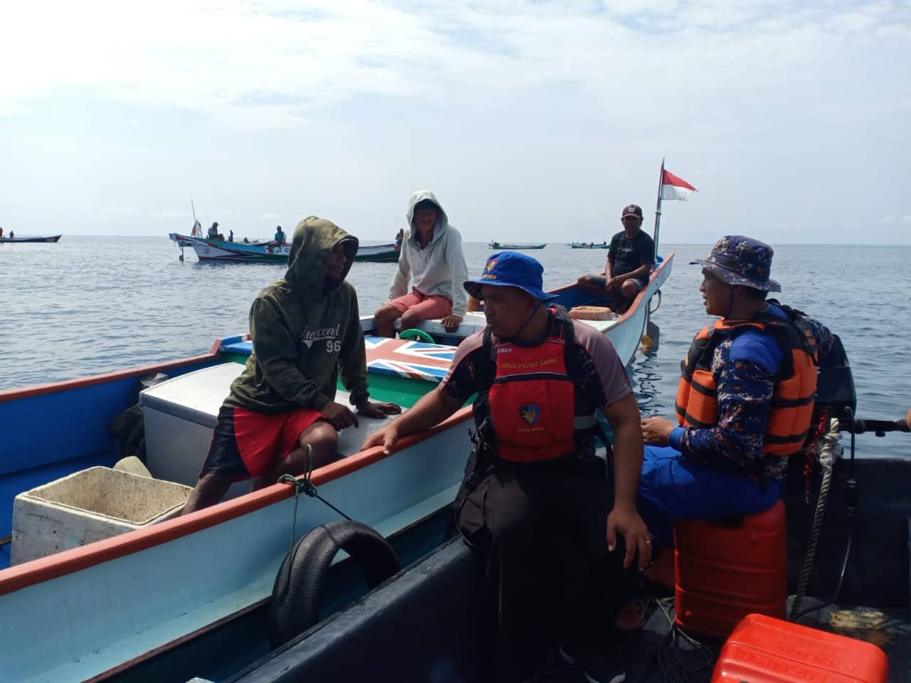 Ilustrasi berita Papua: Dua Perahu Tabrakan Saat Melaut di Perairan Sarmi, Seorang Nelayan Hilang Ditelan Gelombang